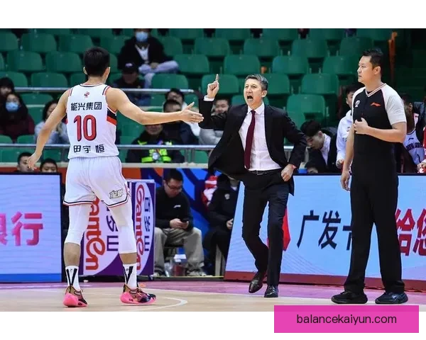 广州队欠薪问题得到有效解决，球队状态逐渐回暖。